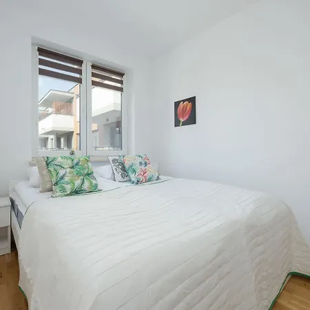 Modern With A Balcony And 2 Parking Spaces By Renters