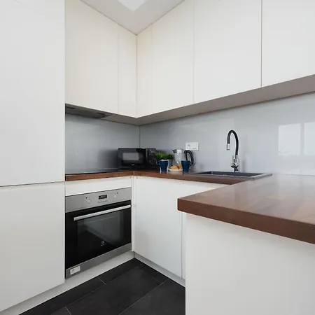 Modern With A Balcony And 2 Parking Spaces By Renters 바르샤바