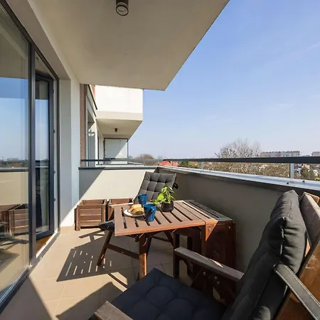 Modern With A Balcony And 2 Parking Spaces By Renters *