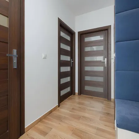 Modern With A Balcony And 2 Parking Spaces By Renters *